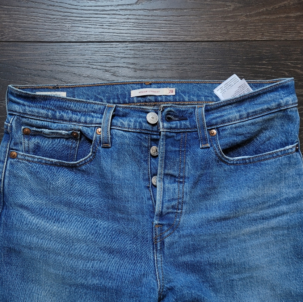 Levi's Wedgie Straight Jeans - Picture 2 of 5